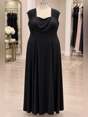 Southeastern Performance Apparel Black Formal Gown – Size 16